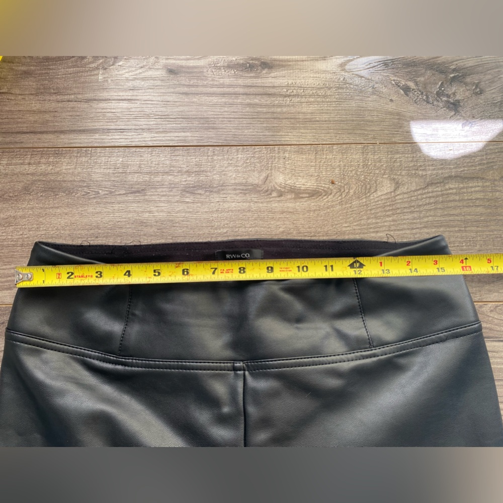 RW&CO black high rise faux leather leggings - Picture 9 of 10